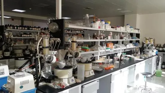 Digital Transformation of Laboratories with Smart Tracking Tray and IoT Technologies